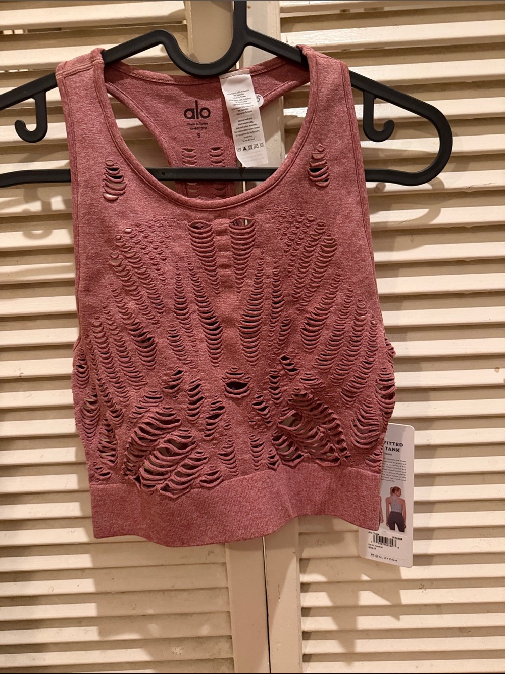 ALO Yoga Vixen Fitted Crop Racerback Tank in Earth Heather